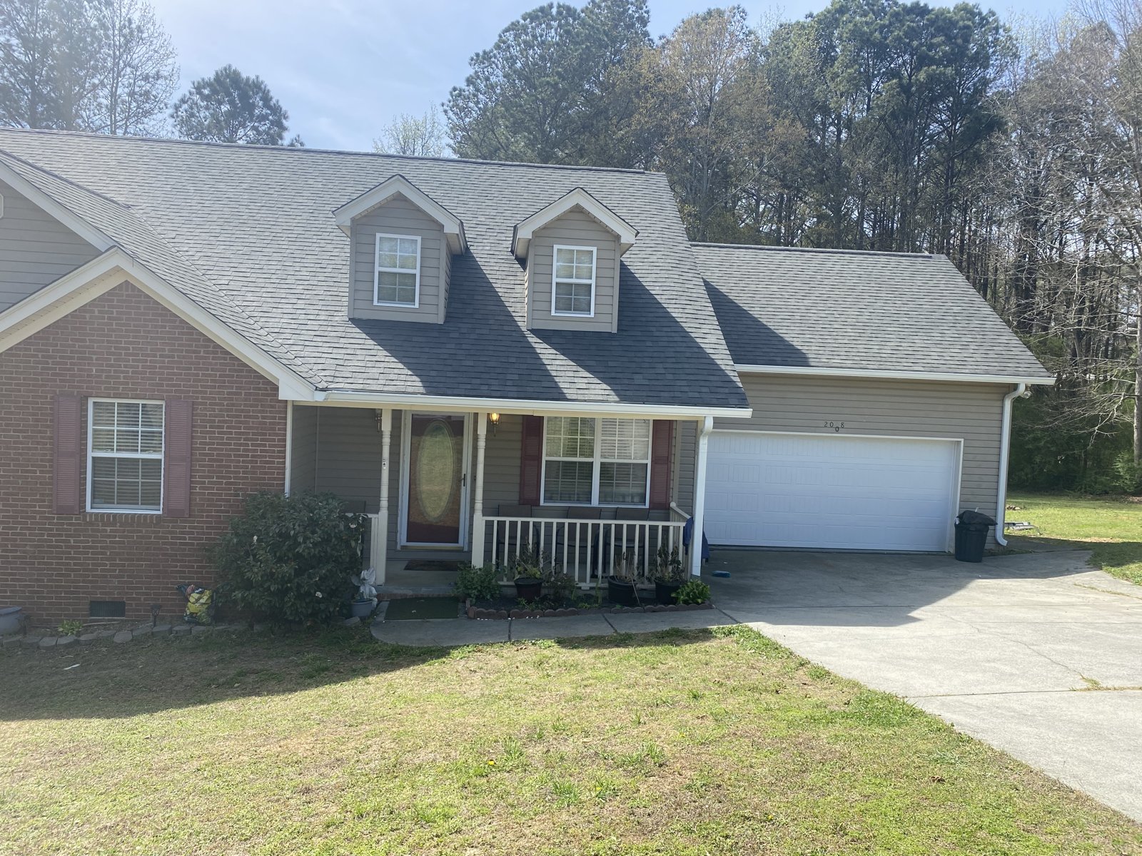 White modern porch home with seamless gutters in Ooltewah, TN