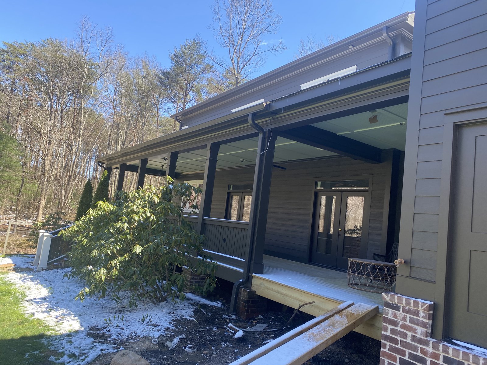 White ranch home with new seamless gutters in Rossville, GA